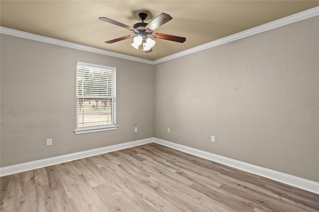 61 North Shore Circle, Waco, TX 76708
