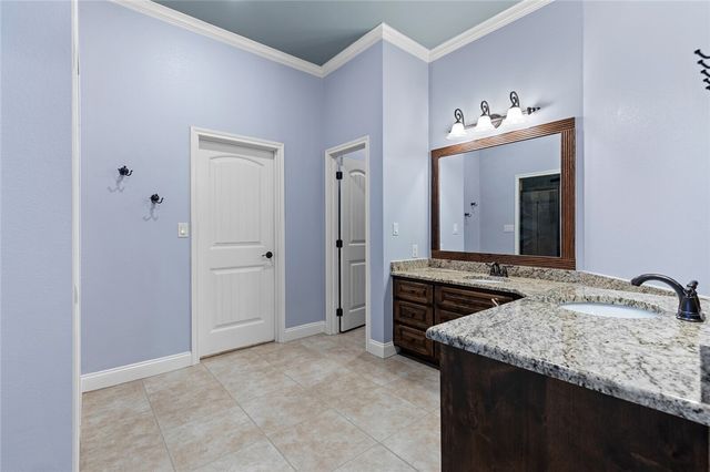 61 North Shore Circle, Waco, TX 76708