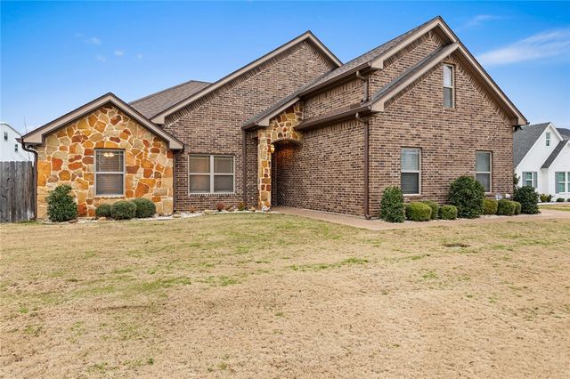 61 North Shore Circle, Waco, TX 76708