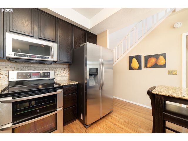 5028 Sw VIEW POINT Ter, Portland, OR 97239