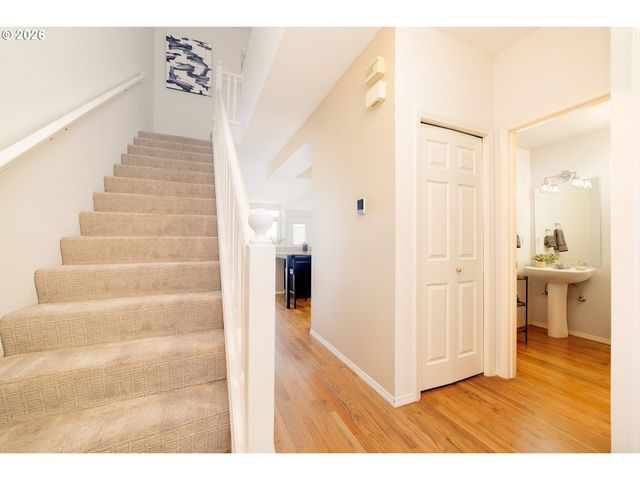 5028 Sw VIEW POINT Ter, Portland, OR 97239