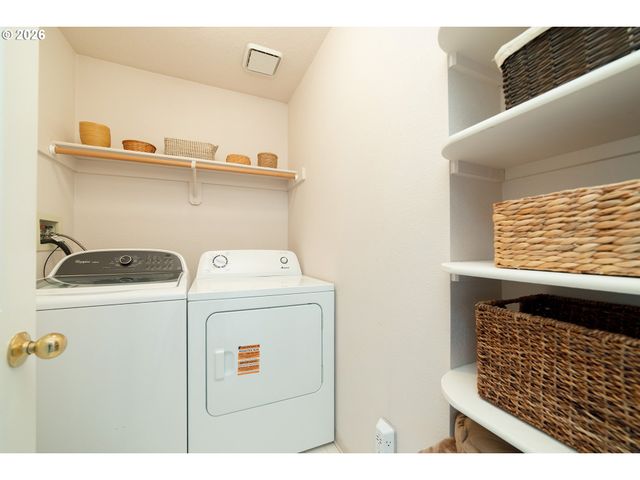 5028 Sw VIEW POINT Ter, Portland, OR 97239