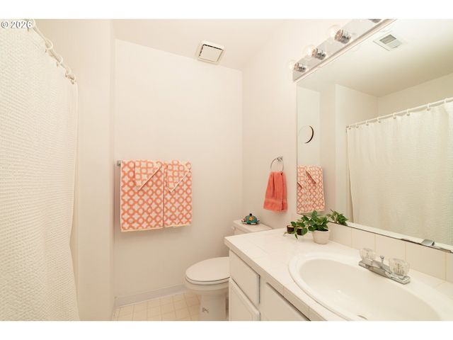 5028 Sw VIEW POINT Ter, Portland, OR 97239
