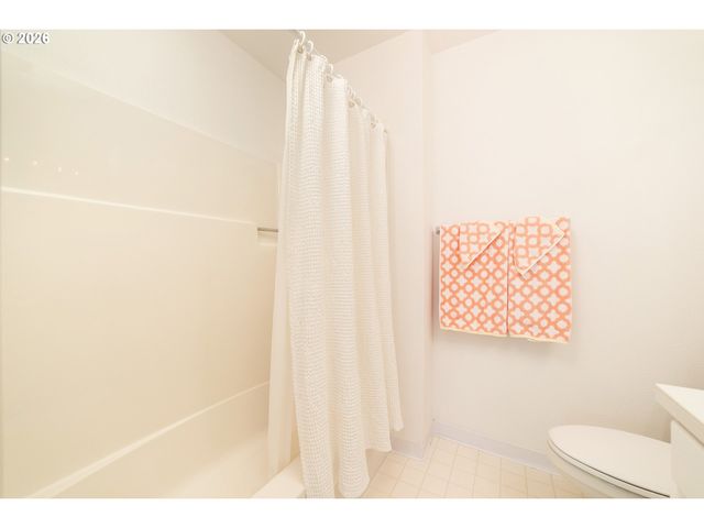 5028 Sw VIEW POINT Ter, Portland, OR 97239