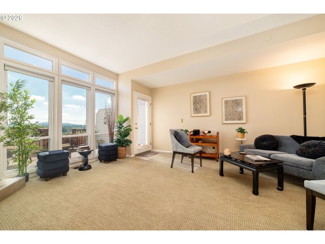 5028 Sw VIEW POINT Ter, Portland, OR 97239