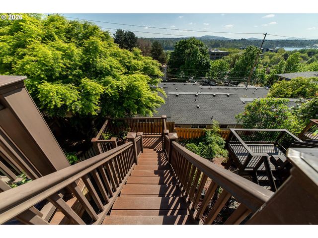 5028 Sw VIEW POINT Ter, Portland, OR 97239