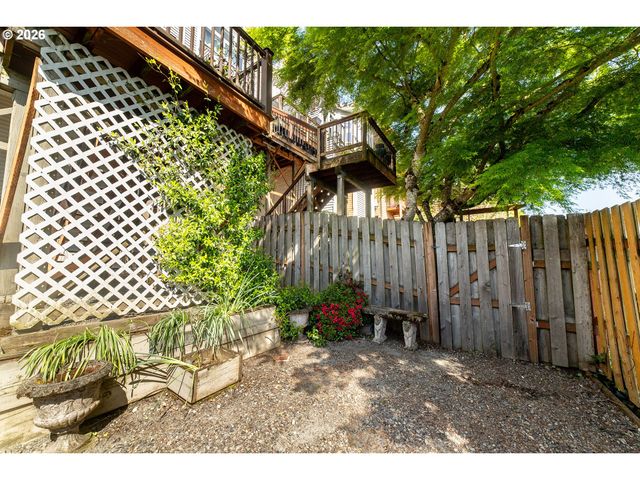5028 Sw VIEW POINT Ter, Portland, OR 97239