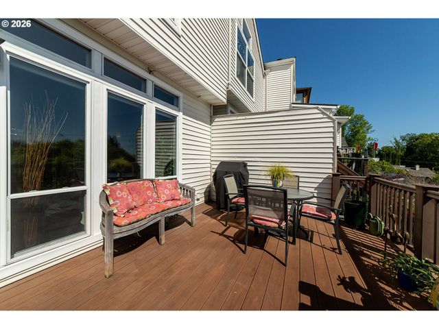 5028 Sw VIEW POINT Ter, Portland, OR 97239