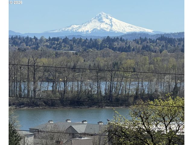 5028 Sw VIEW POINT Ter, Portland, OR 97239