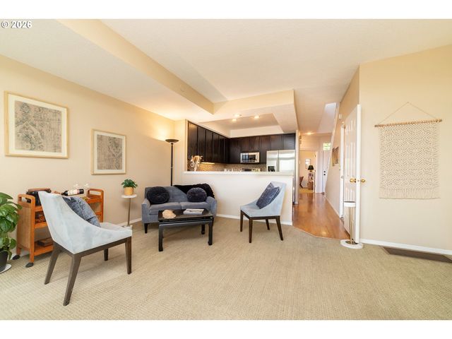 5028 Sw VIEW POINT Ter, Portland, OR 97239