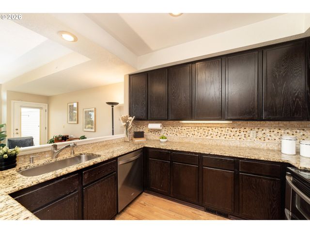 5028 Sw VIEW POINT Ter, Portland, OR 97239