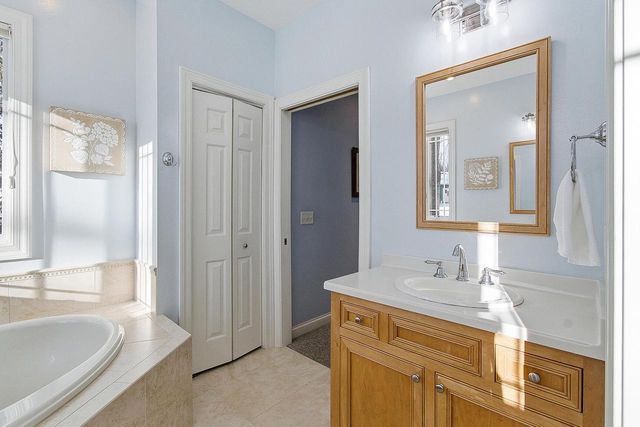 111 Bayfield COURT, Lake Mills, WI 53551