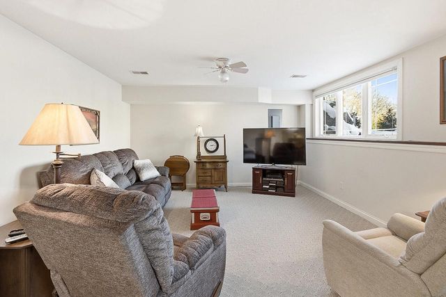 111 Bayfield COURT, Lake Mills, WI 53551