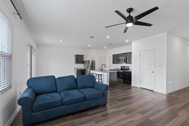 245 Rainey DR, Jarrell, TX 76537