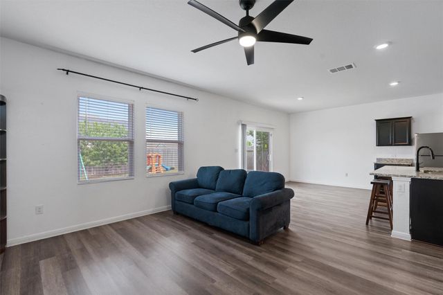 245 Rainey DR, Jarrell, TX 76537