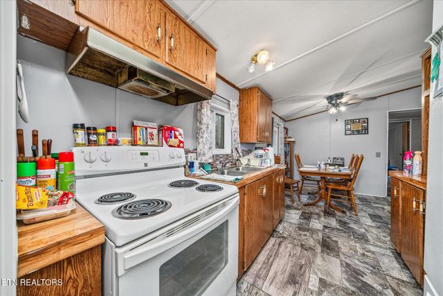 409 W Loop Rd, Sparta, TN 38583