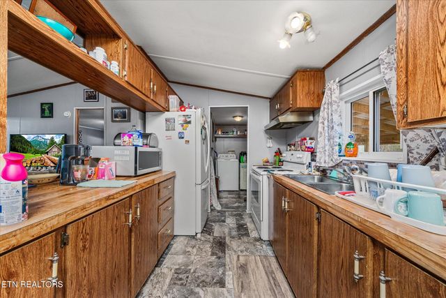 409 W Loop Rd, Sparta, TN 38583