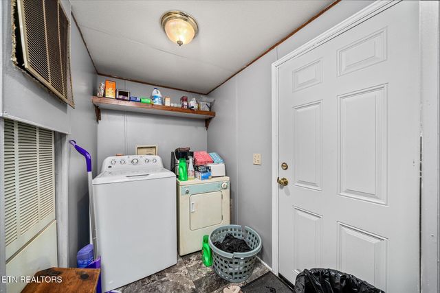 409 W Loop Rd, Sparta, TN 38583