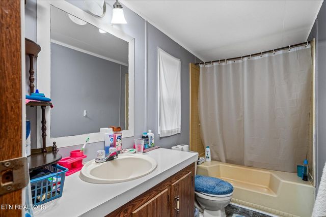 409 W Loop Rd, Sparta, TN 38583