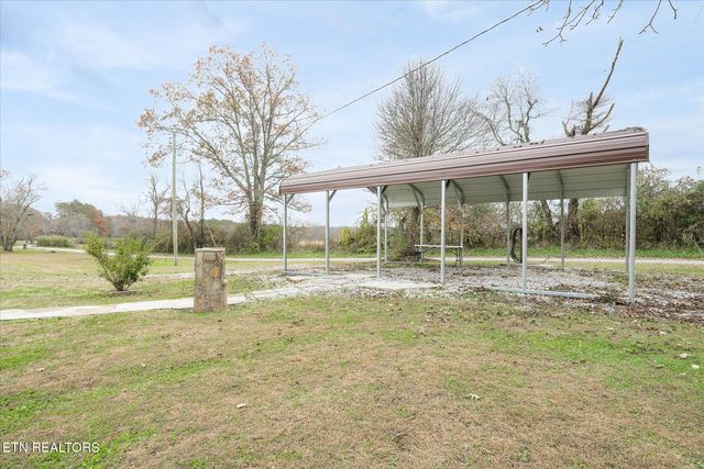 409 W Loop Rd, Sparta, TN 38583