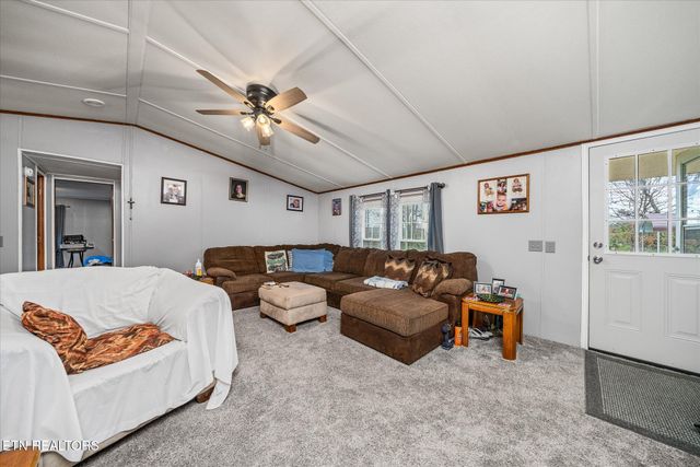 409 W Loop Rd, Sparta, TN 38583