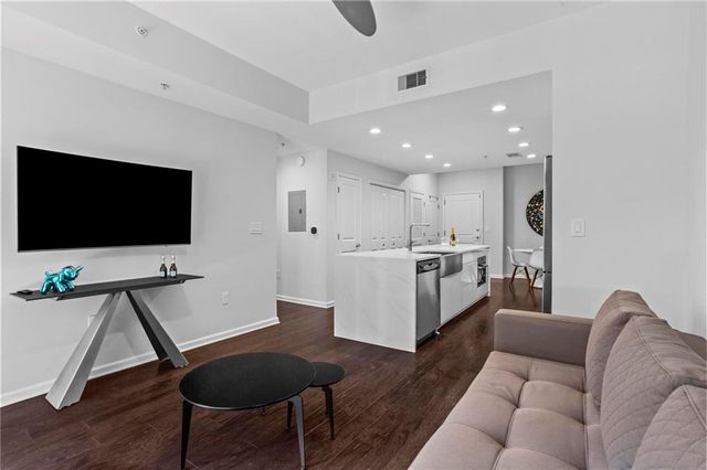 3040 Peachtree Road NW 209, Atlanta, GA 30305