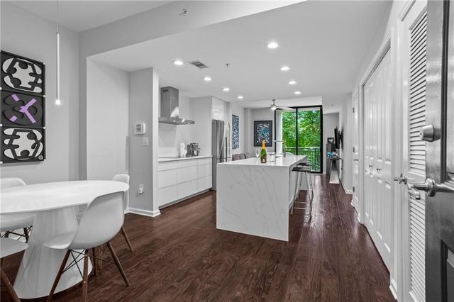 3040 Peachtree Road NW 209, Atlanta, GA 30305