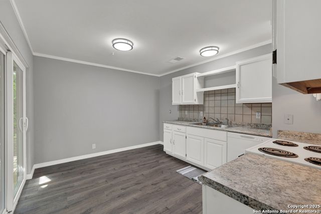 3915 Chimney Springs, San Antonio, TX 78247