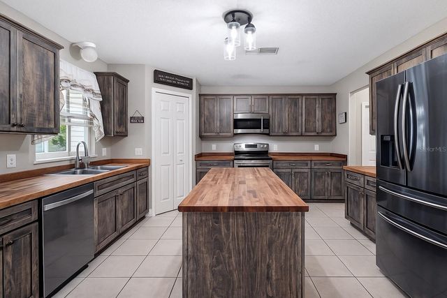 16434 MEREDREW LANE, Clermont, FL 34711