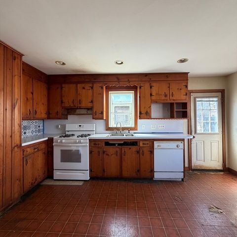 10 Cottage Avenue, Danvers, MA 01923