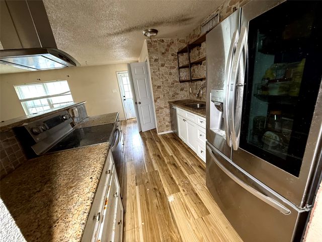 305 S Willow Street, Mansfield, TX 76063