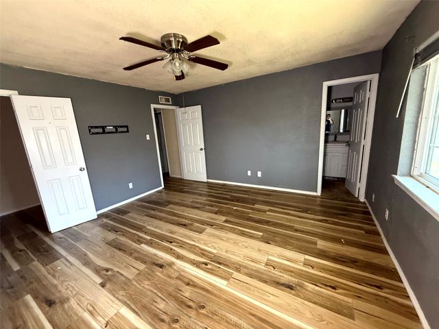 305 S Willow Street, Mansfield, TX 76063