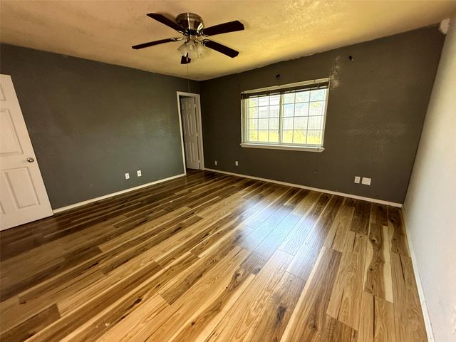 305 S Willow Street, Mansfield, TX 76063