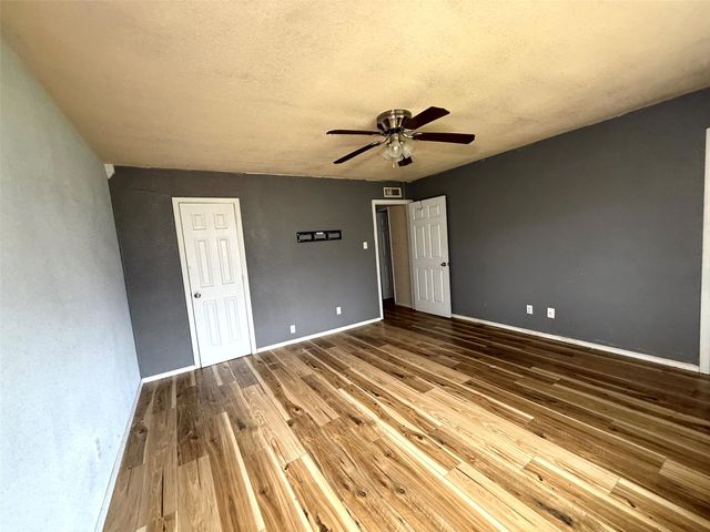 305 S Willow Street, Mansfield, TX 76063