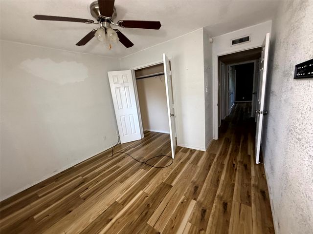 305 S Willow Street, Mansfield, TX 76063