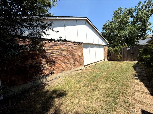 305 S Willow Street, Mansfield, TX 76063