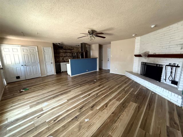 305 S Willow Street, Mansfield, TX 76063