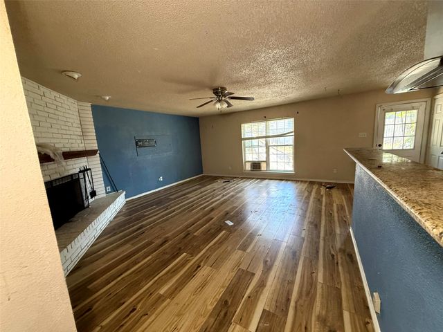 305 S Willow Street, Mansfield, TX 76063