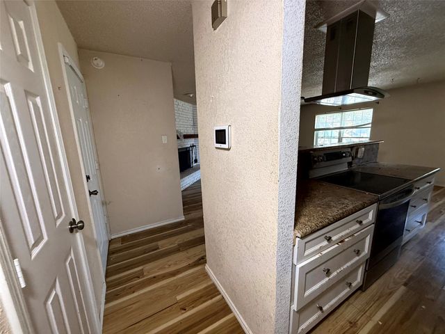 305 S Willow Street, Mansfield, TX 76063