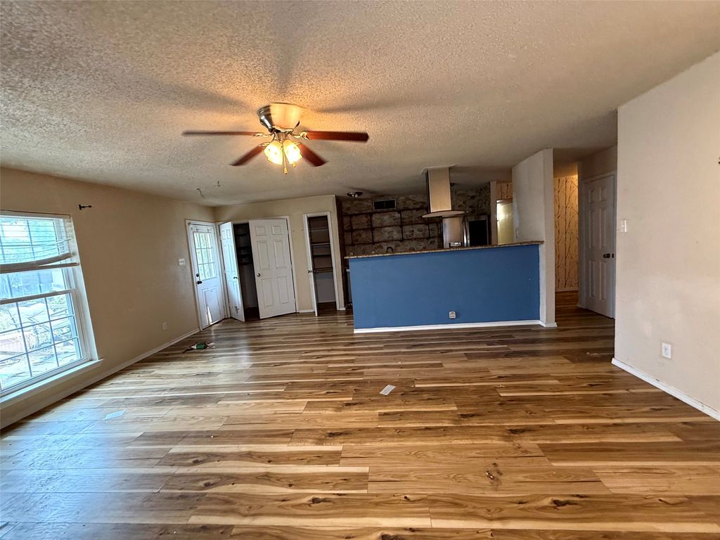 305 S Willow Street, Mansfield, TX 76063 — photo 5