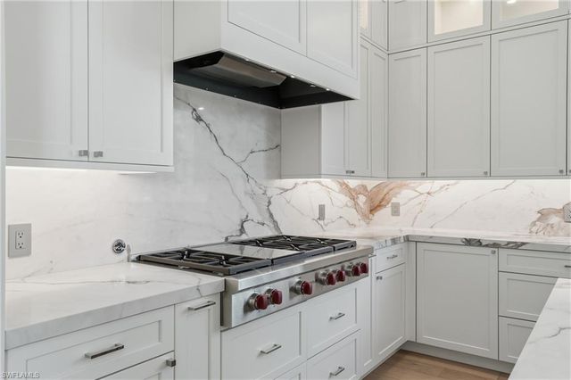 623 Park Shore DR, Naples, FL 34103