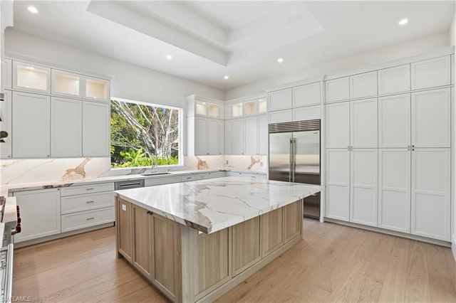 623 Park Shore DR, Naples, FL 34103