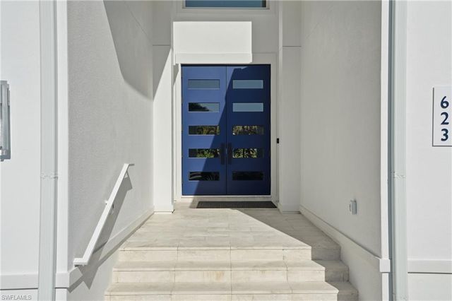 623 Park Shore DR, Naples, FL 34103