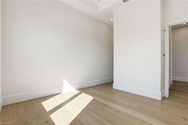 623 Park Shore DR, Naples, FL 34103