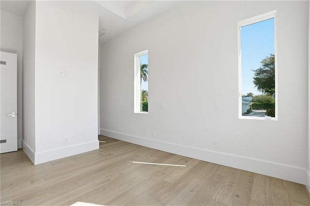 623 Park Shore DR, Naples, FL 34103