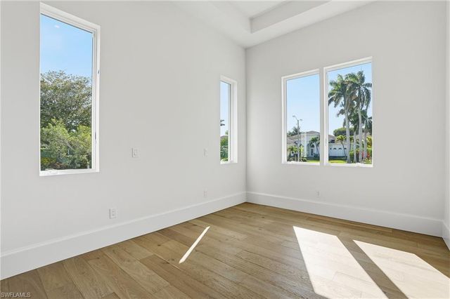 623 Park Shore DR, Naples, FL 34103