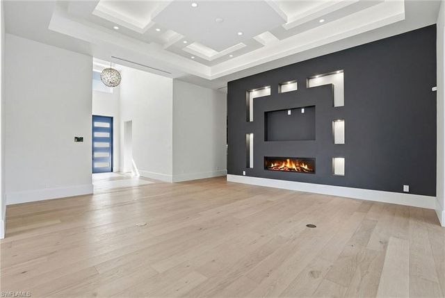 623 Park Shore DR, Naples, FL 34103