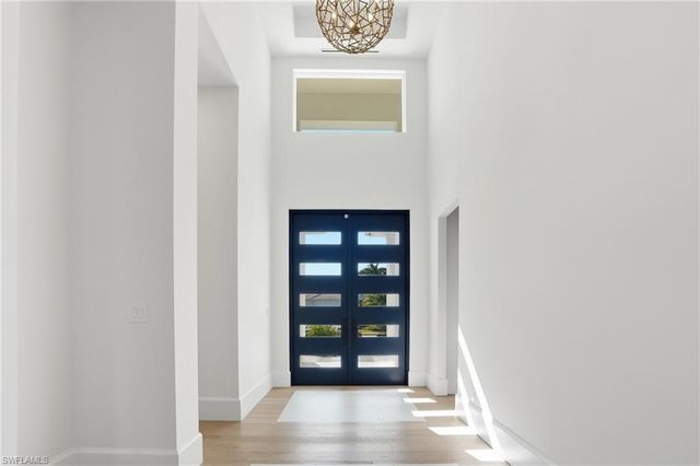 623 Park Shore DR, Naples, FL 34103