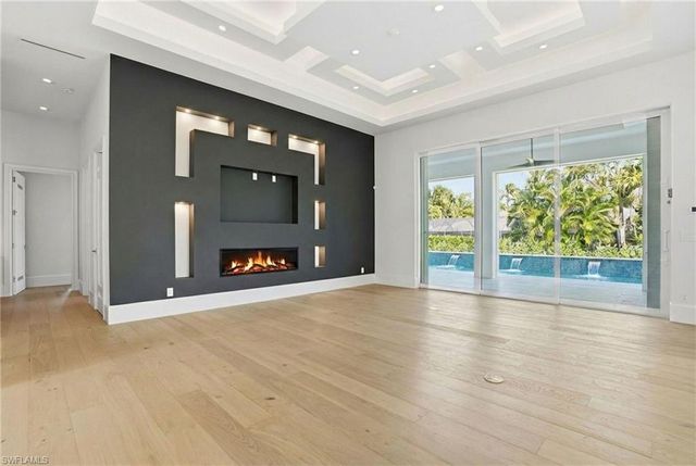 623 Park Shore DR, Naples, FL 34103