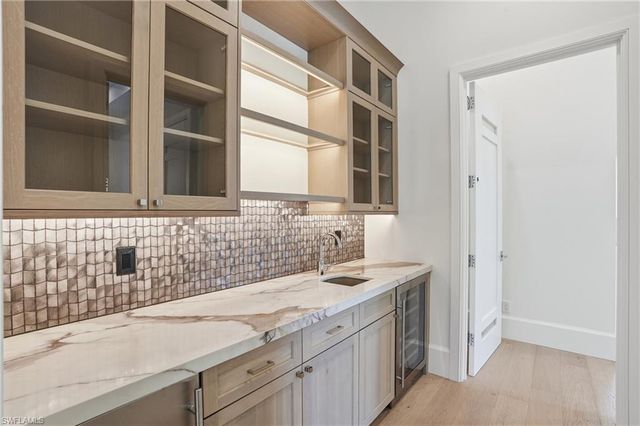 623 Park Shore DR, Naples, FL 34103